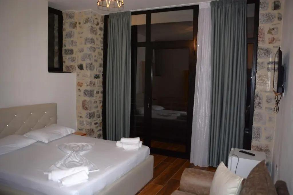 Bujtina Vrenezi Hotel Peshkopi Exterior foto